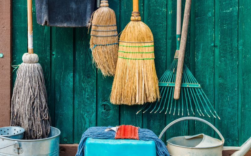 Tips Menyimpan Alat Kebersihan di Rumah agar Tetap Tertata dan Awet